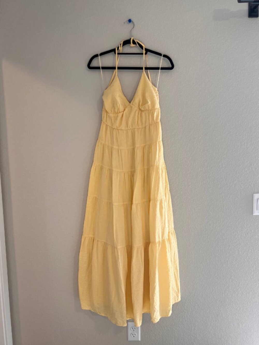Abercrombie & Fitch Butter Yellow Tiered Halter Maxi Dress Women's (Small/Tall)